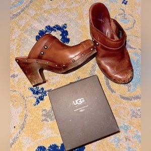 UGG clogs with care kit size 10